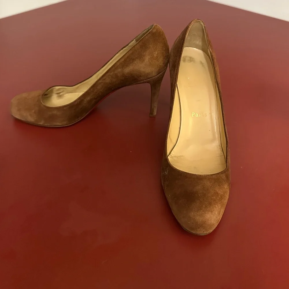 *** Size 38 1/2 Christian Louboutin Ron Ron Brown Suede Heels. - Picture 6 of 12